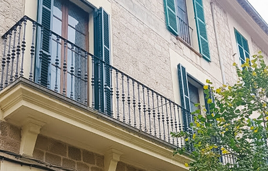 Front view of Soller townhouse